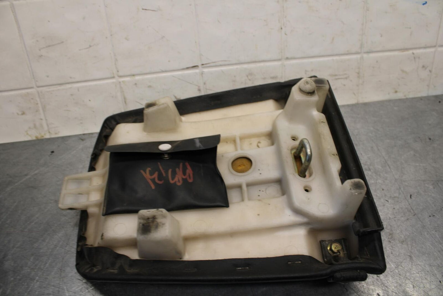 89-90 YAMAHA FZR600 REAR BACK PASSENGER TANDEM SEAT PAD SADDLE PILLION BB76