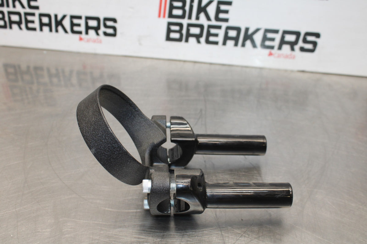 22 HARLEY-DAVIDSON SOFTAIL HANDLEBAR RISERS/ GUAGE HOLDER BB859