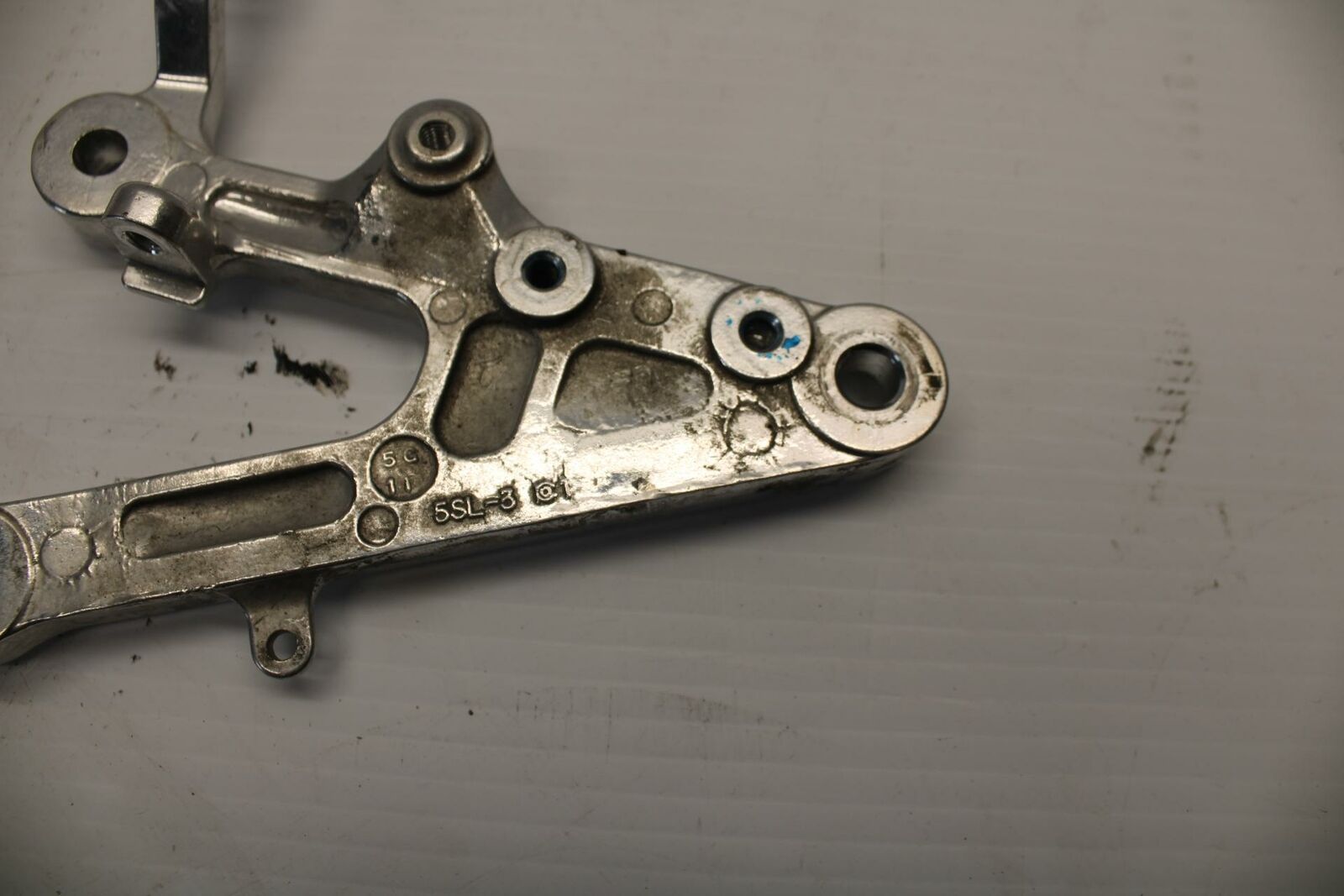 05 YAMAHA YZF R6S RIGHT REARSET REAR SET DRIVER FOOT PEG REST STOP BB169