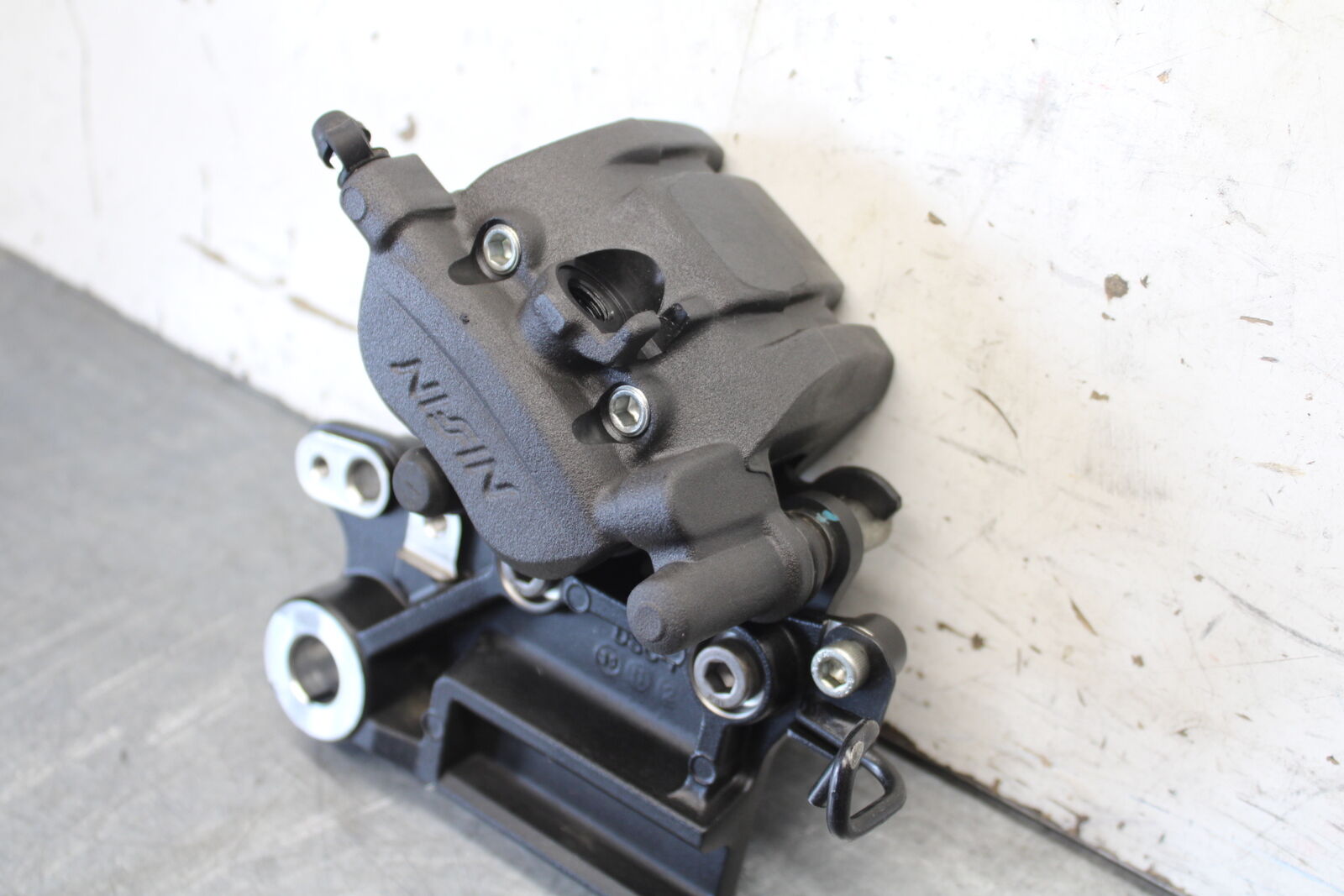 18-23 KAWASAKI NINJA 400 REAR BACK BRAKE CALIPER W MOUNT BRACKET BB679
