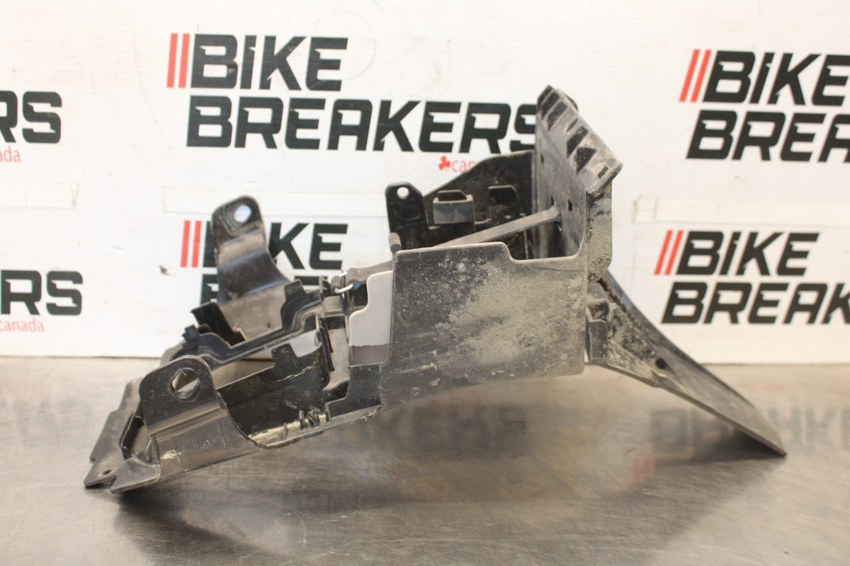 19-24 YAMAHA R3 REAR BACK TAIL UNDERTAIL BATTERY TRAY PLASTIC BB942