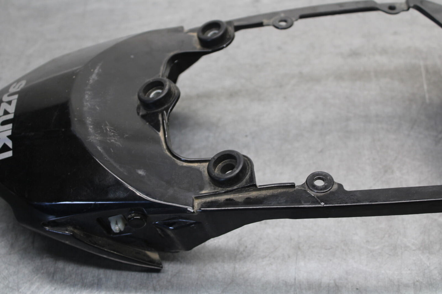 08-10 SUZUKI GSXR750 CENTER REAR BACK TAIL FAIRING COWL BB476