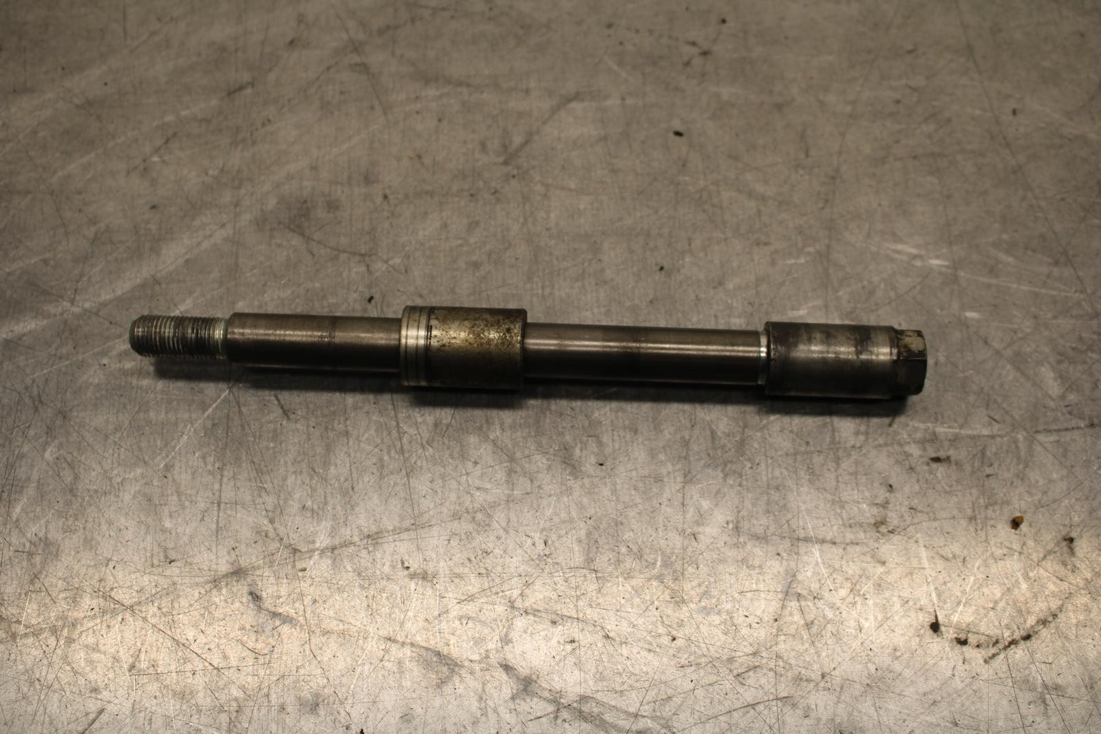 1985 Honda Shadow 500 VT500C FRONT WHEEL RIM AXLE PIVOT BOLT 44301-MF5-750 BB615