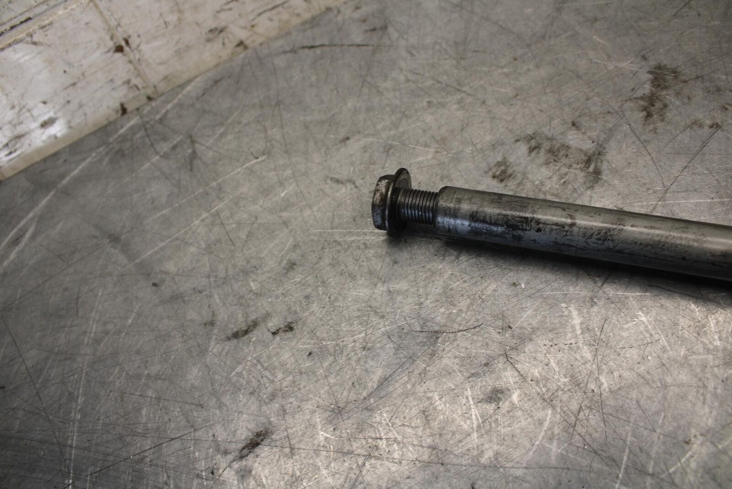 2011 Honda CBR600RR FRONT WHEEL RIM AXLE PIVOT BOLT 44301-MFJ-D00 BB520