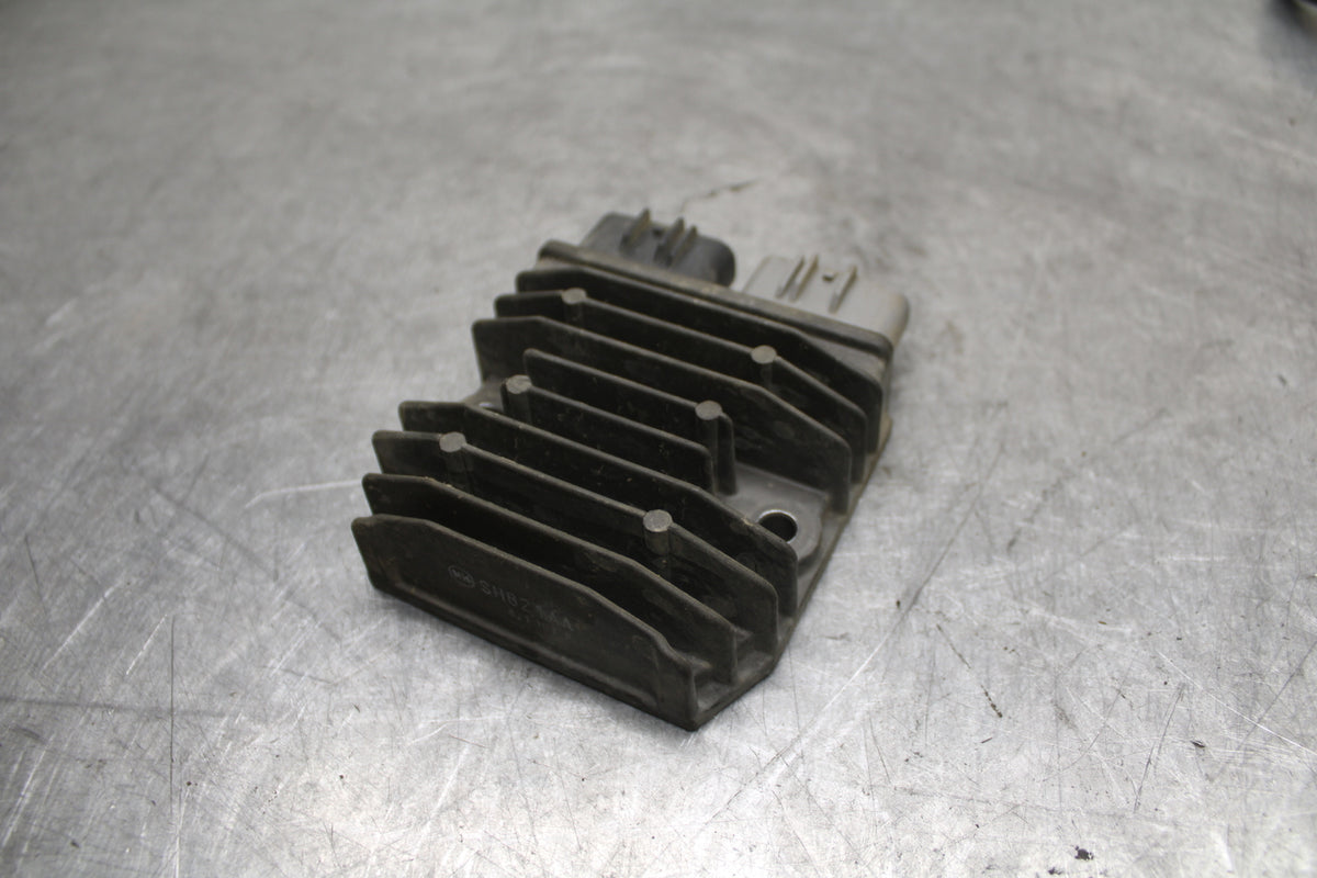 14-15 YAMAHA V STAR 1300 XVS1300CT TOURER RECTIFIER VOLTAGE REGULATOR BB722