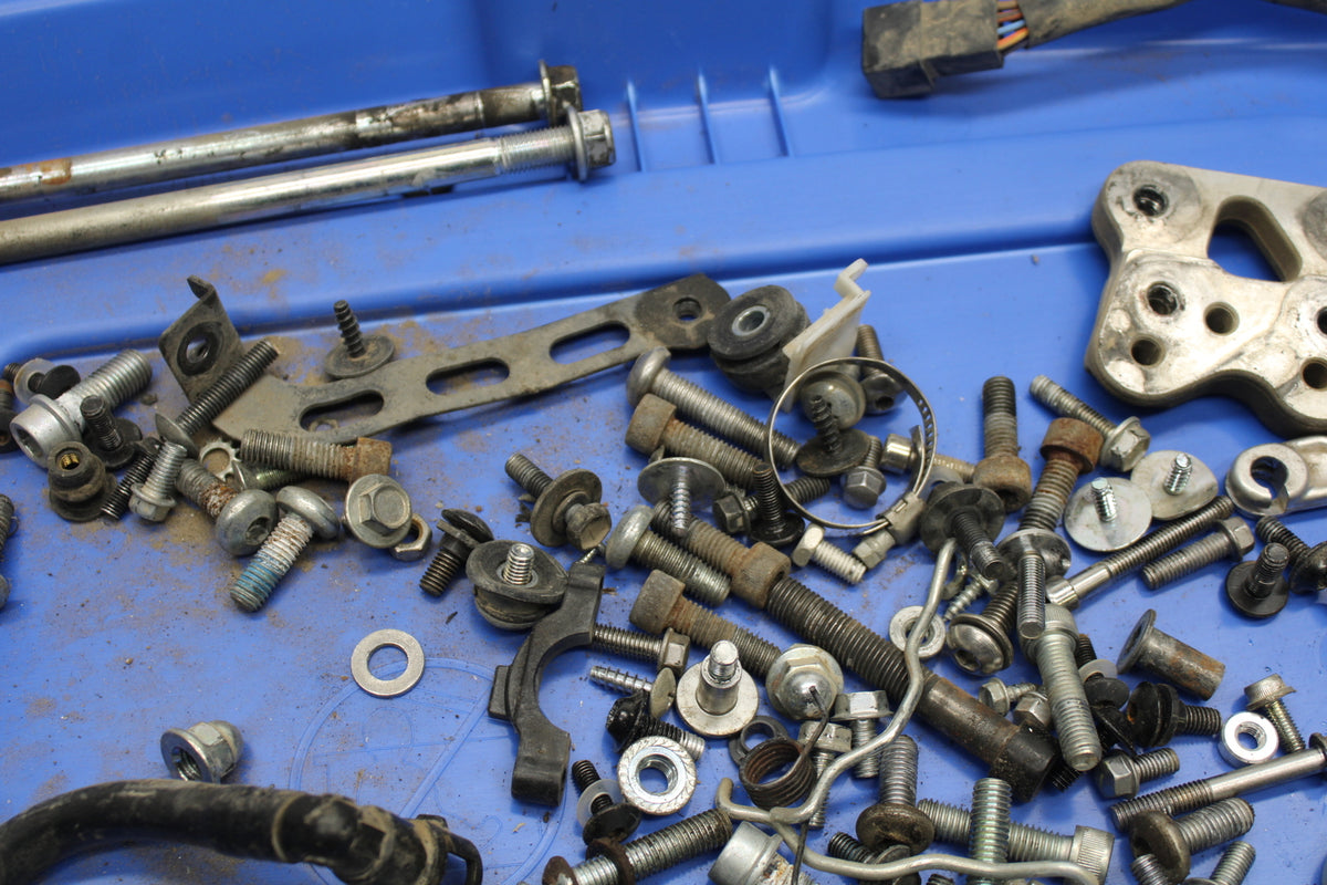 08-10 SUZUKI GSXR 600 MOUNTING BOLTS HARDWARE MOTOR SCREWS  BB721