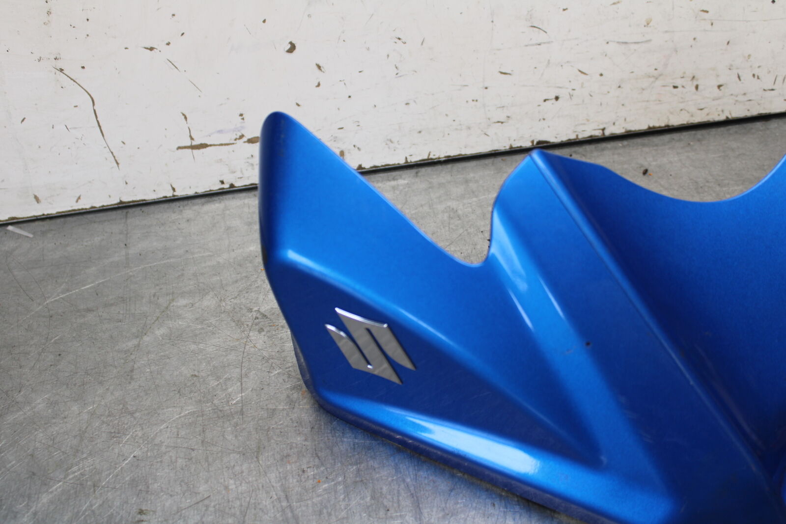 08-09 SUZUKI GSXR600 FRONT GAS TANK FUEL CELL FAIRING COWL COVER TRIM BB204