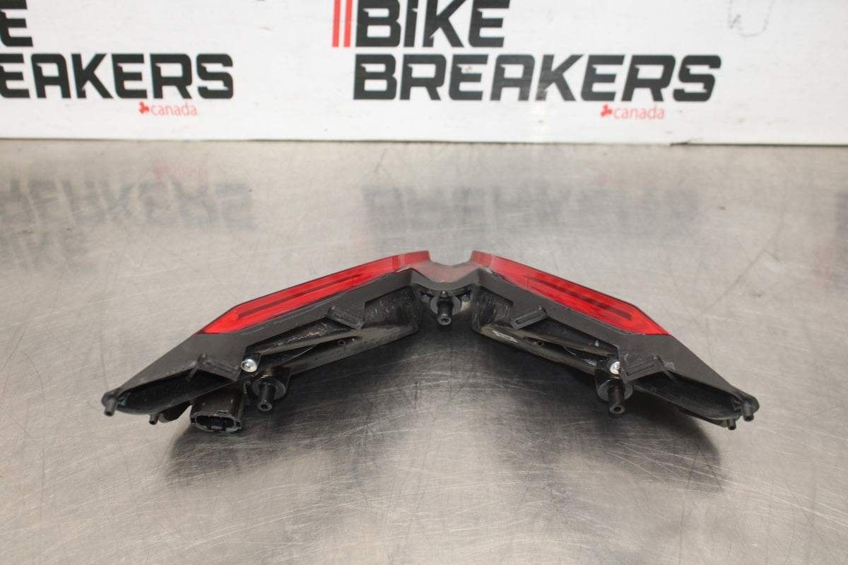 16 DUCATI 959 PANIGALE REAR TAIL TAILLIGHT BACK BRAKE LIGHT BB912
