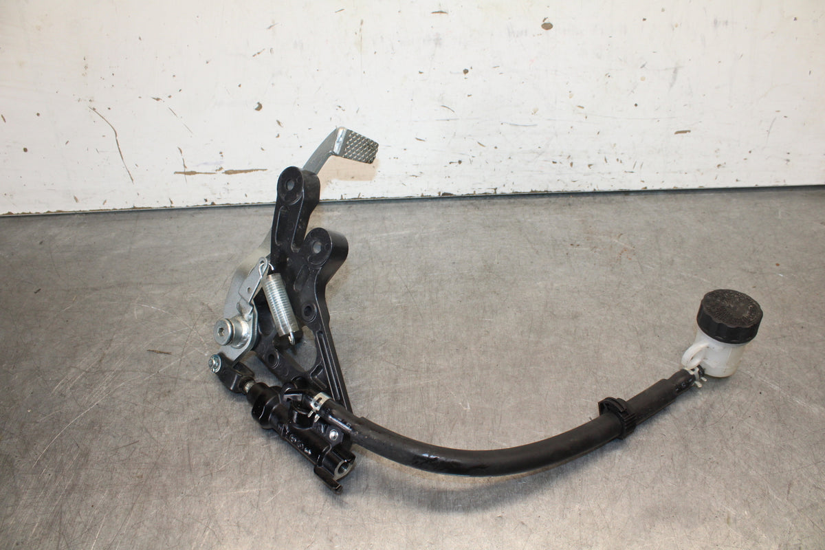 22-23 YAMAHA YZF R7 RIGHT REARSET REAR SET DRIVER FOOT PEG REST STOP BB583