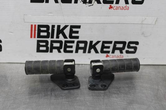 08 YAMAHA V STAR 1100 XVS1100AW CLASSIC REAR PASSENGER FOOT STEP PEG SET BB916