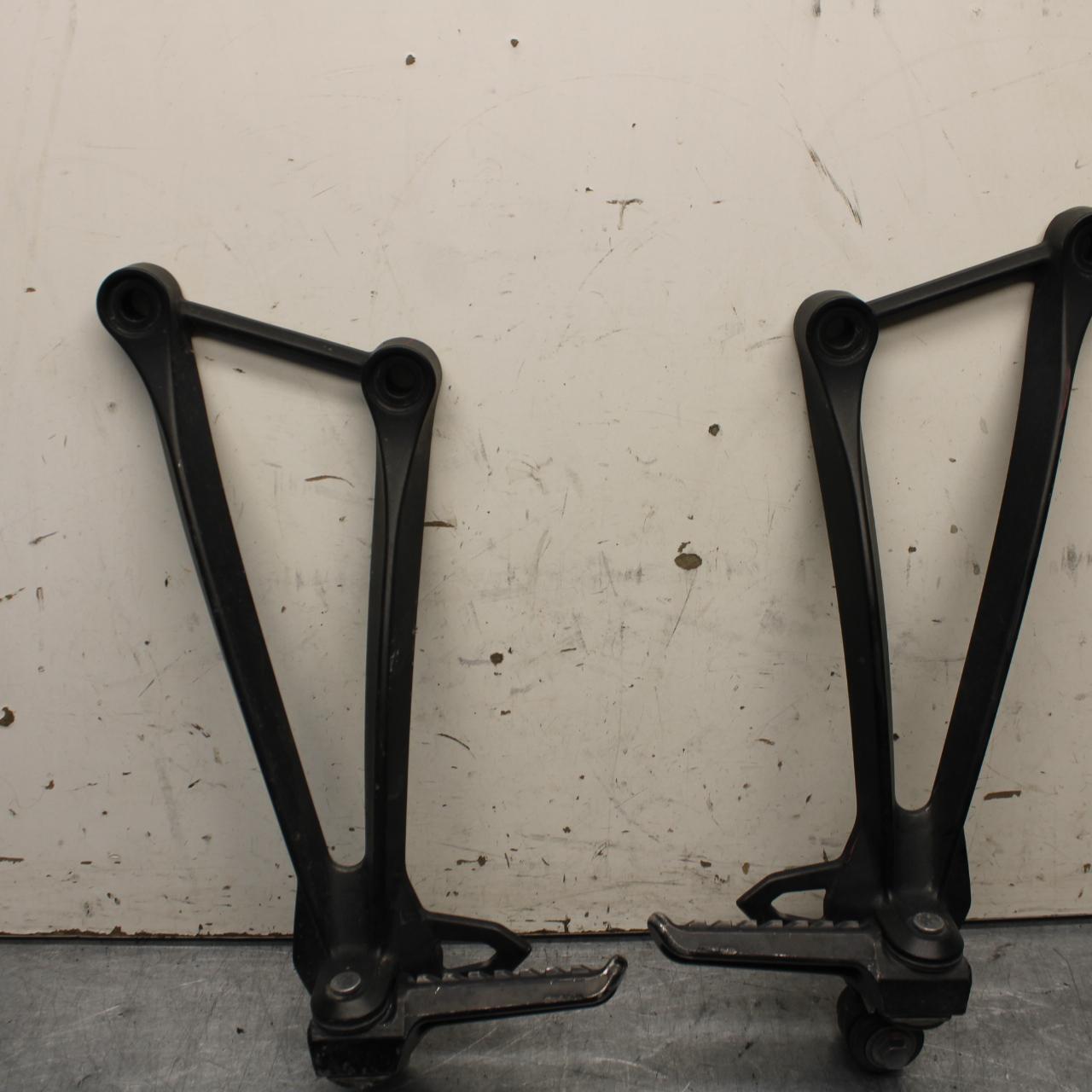 09-12 KAWASAKI NINJA ZX6R REAR FOOT RESTS PEGS STEPS SET PAIR BB640