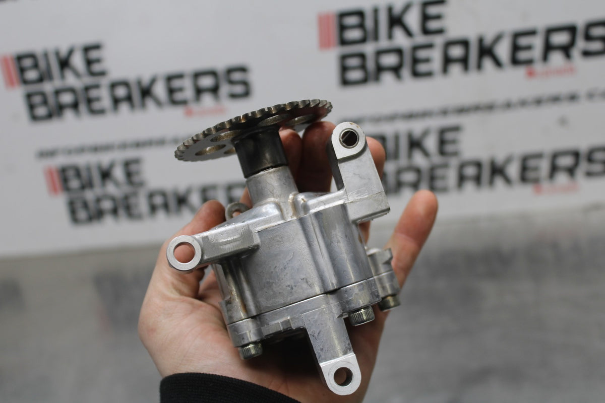 18 YAMAHA YZF R1  ENGINE MOTOR OIL PUMP BB838