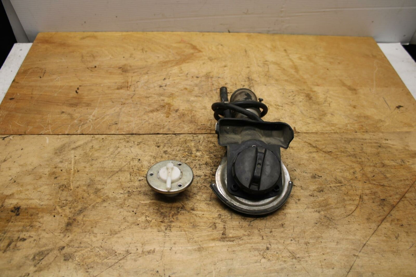 05-09 SUZUKI BOULEVARD C90 GAS TANK FUEL PETROL RESERVOIR FILL BB332