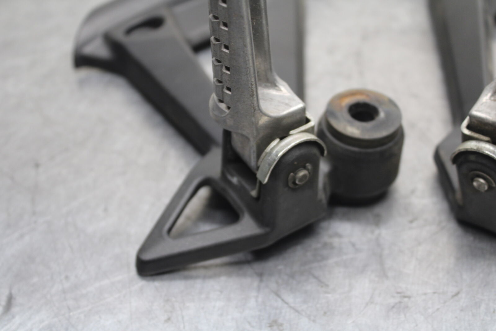 08-12 KAWASAKI NINJA 250R EX250J REAR BACK PASSENGER PEG SET PAIR BB111