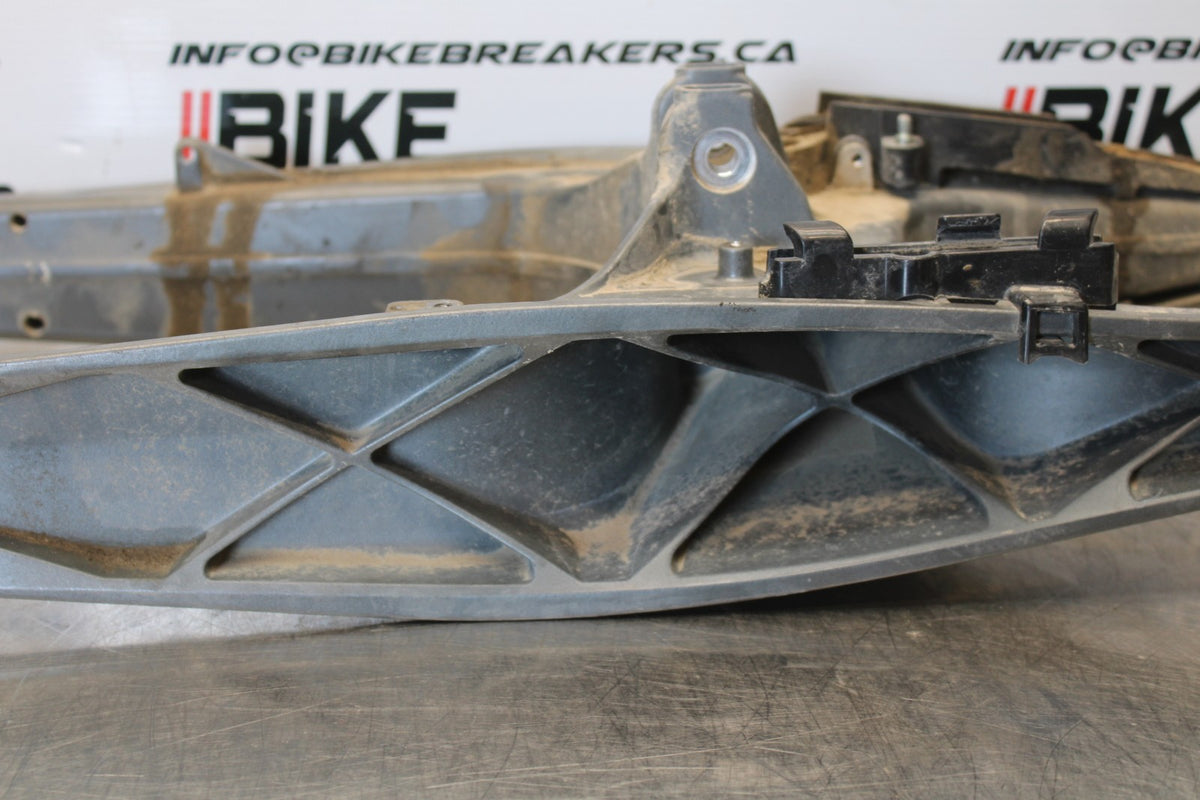 17-22 KTM 390 DUKE REAR SWINGARM BACK SUSPENSION SWING ARM BB180