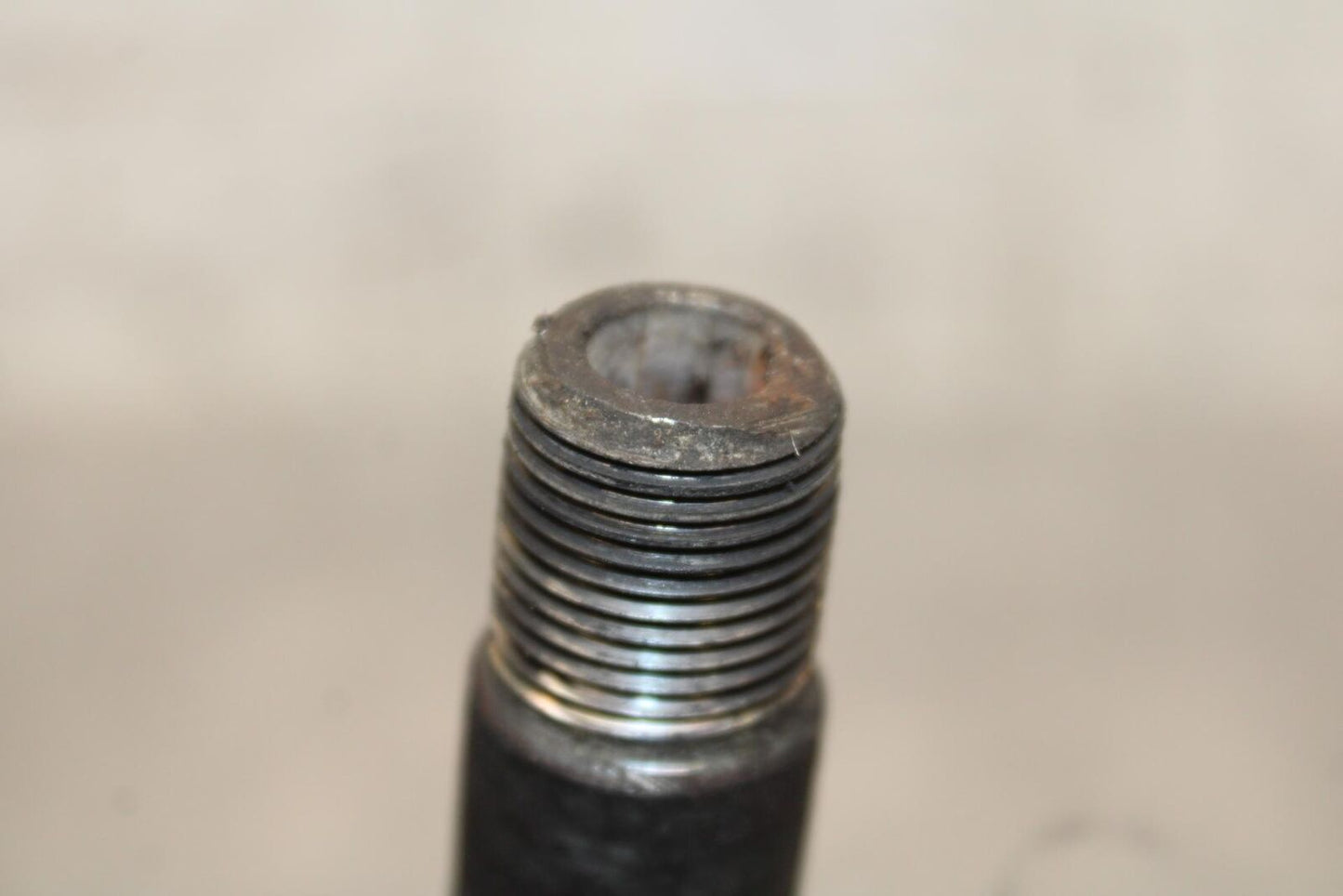 2006 Honda CBR600F4i REAR AXLE BACK WHEEL RIM PIVOT BOLT AXEL BB567