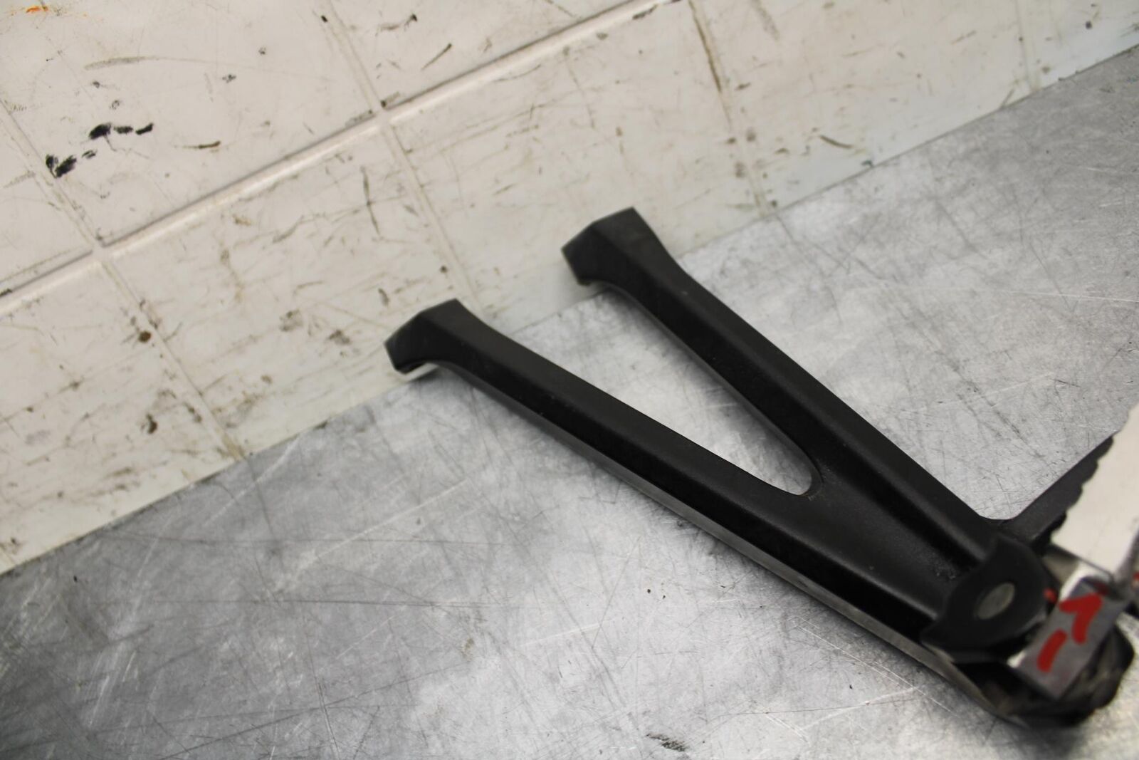 11-21 SUZUKI GSXR750 LEFT REAR BACK PASSENGER PEG 43700-14J00 BB486