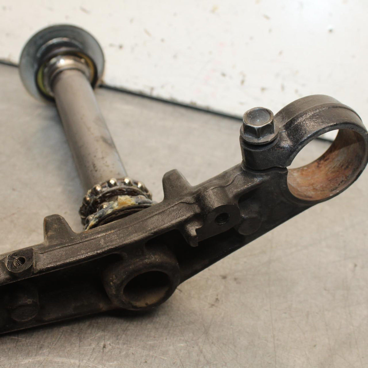 01-06 HONDA CBR600F4I FRONT FORKS CLAMP LOWER TRIPLE TREE STEM  BB644