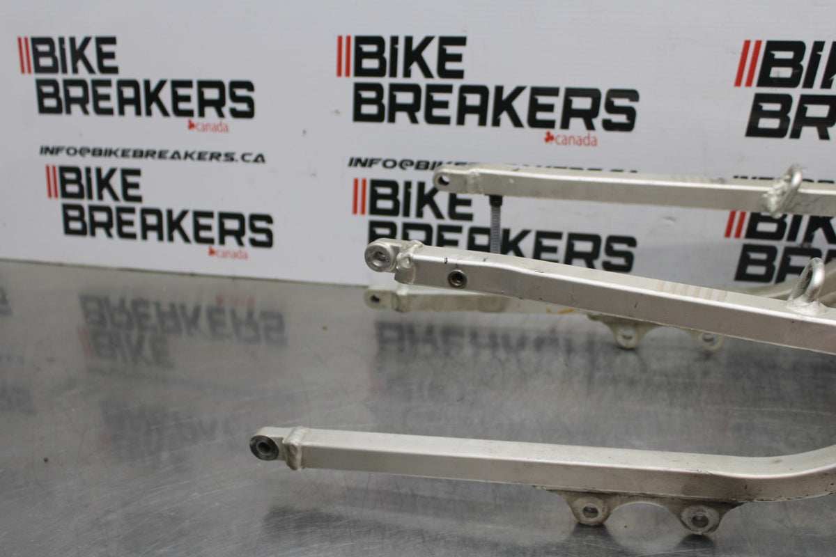 00 SUZUKI GSXR750 REAR SUBFRAME BACK SUB FRAME BB820