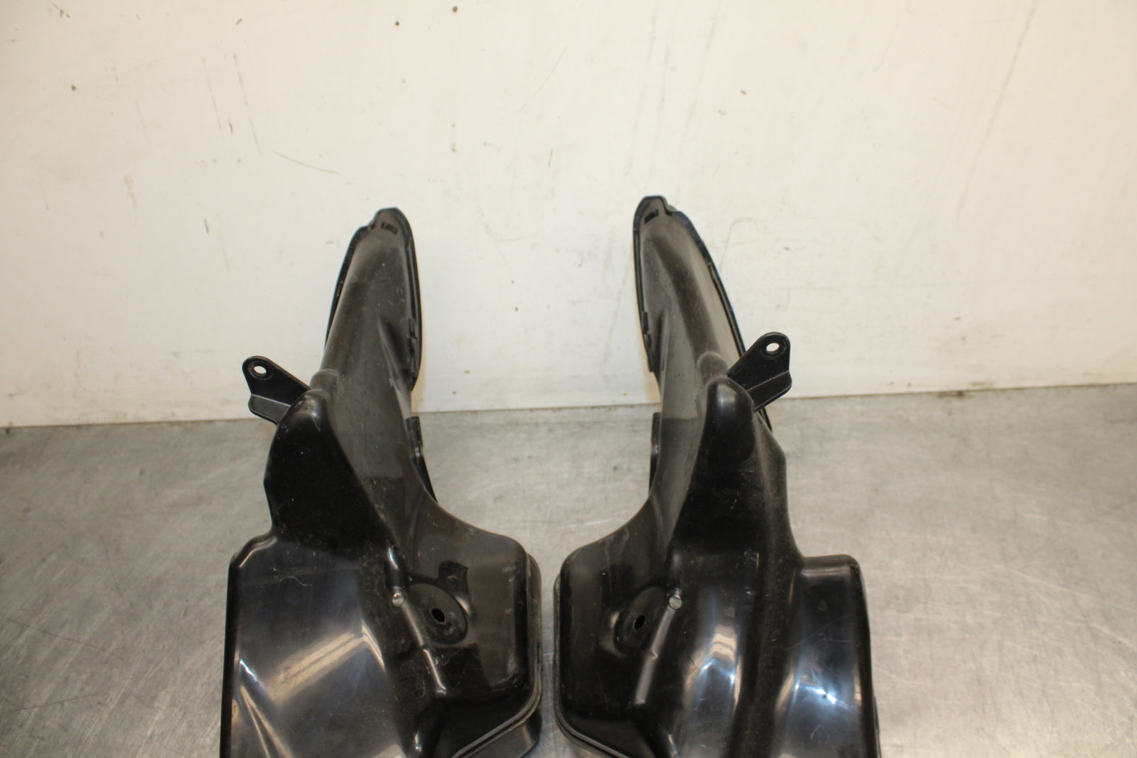 09 SUZUKI GSXR600 RIGHT LEFT AIR INTAKE DUCTS BB759