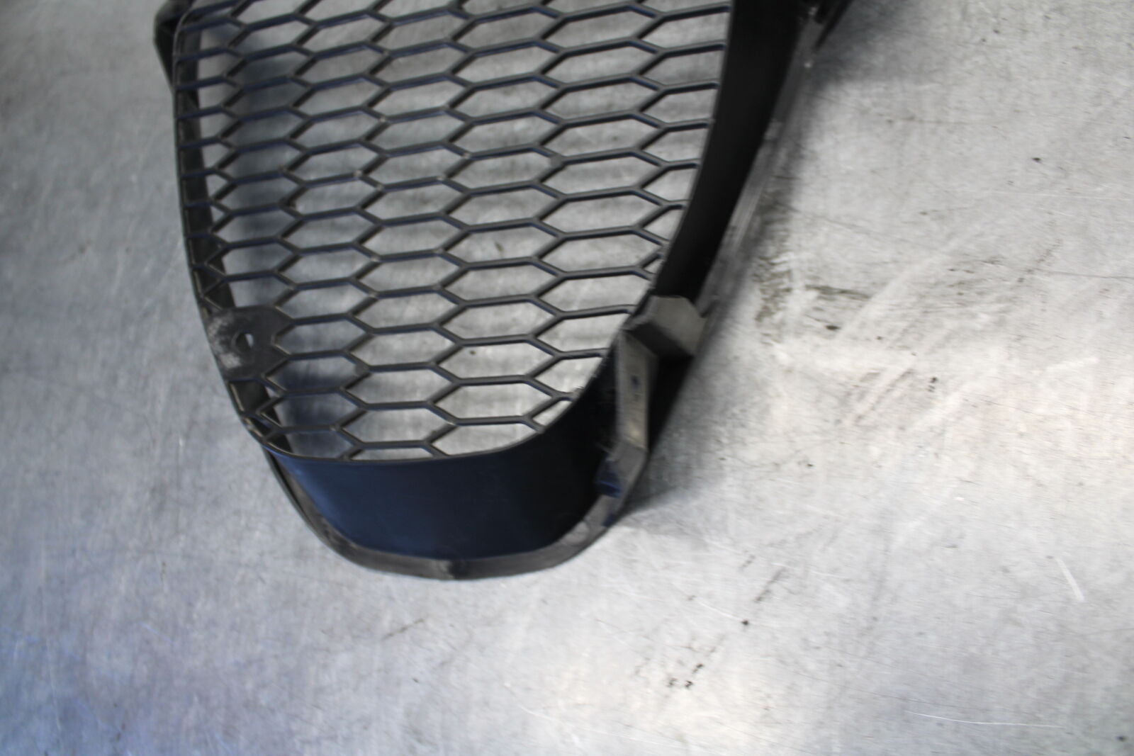 05-06 SUZUKI GSXR1000 FRONT LOWER INNER EXHAUST V FAIRING COWL GUARD  BB676