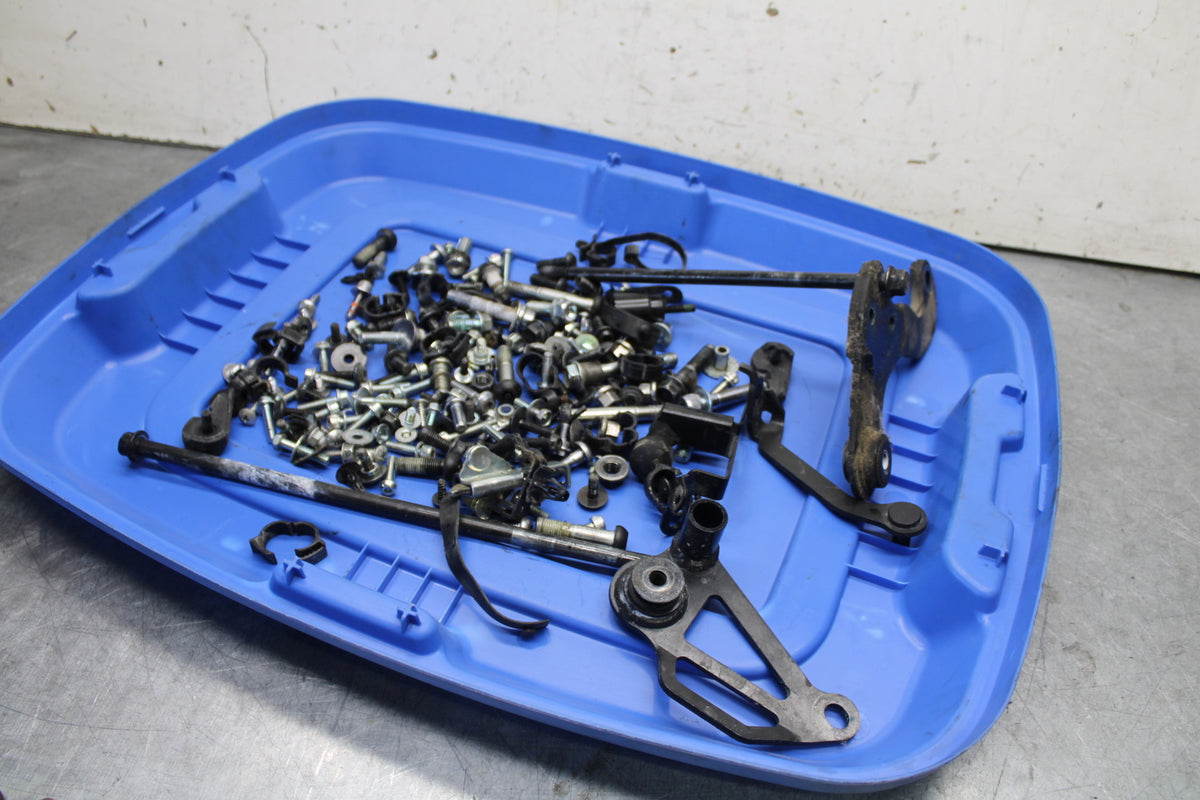 22-24 YAMAHA XSR900 MOUNTING BOLTS HARDWARE MOTOR SCREWS BB683