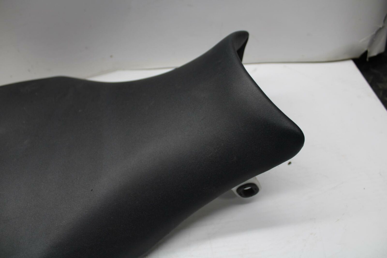 09-11 SUZUKI GSXR1000 FRONT DRIVERS SEAT PAD SADDLE PILLION 45100-47H10-6BY BB28