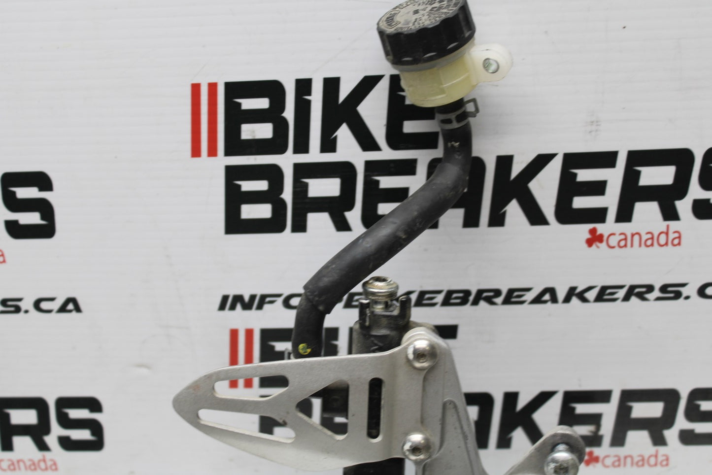 07 SUZUKI GSXR1000 RIGHT REARSET REAR SET DRIVER FOOT PEG REST STOP BB770