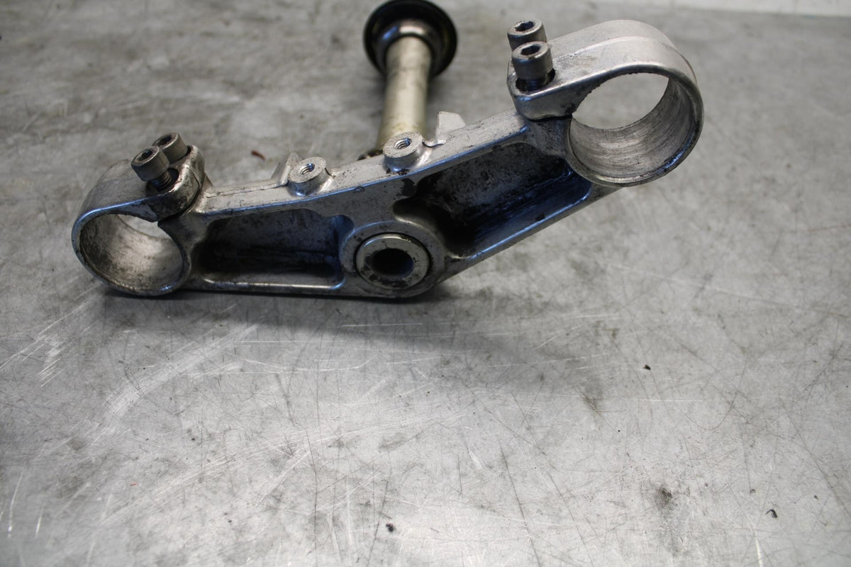 2002 Yamaha YZF R6  FORKS CLAMP LOWER TRIPLE TREE STEM 5MT-23340-00-00 BB545