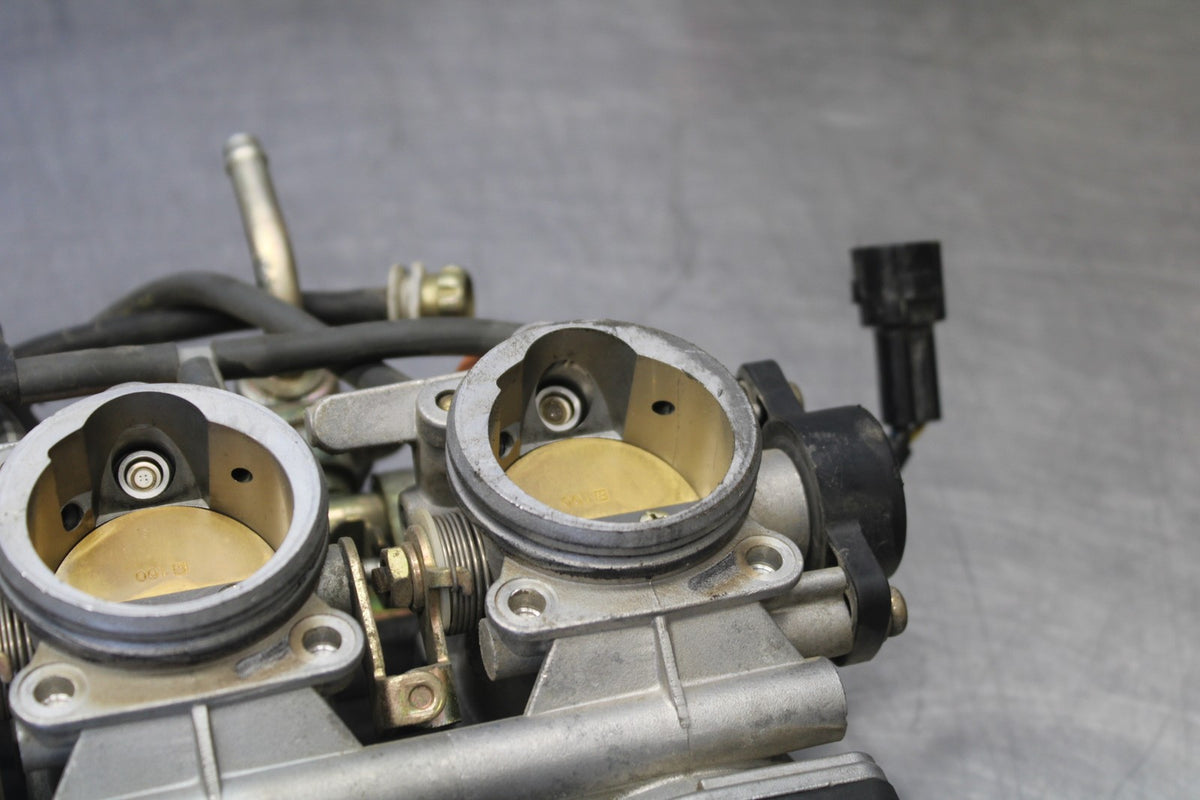 05 YAMAHA YZF R6 MAIN FUEL INJECTORS / THROTTLE BODIES BB894