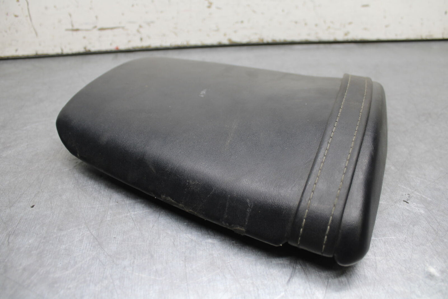 05-06 HONDA CBR600RR REAR BACK PASSENGER TANDEM SEAT PAD SADDLE PILLION BB727