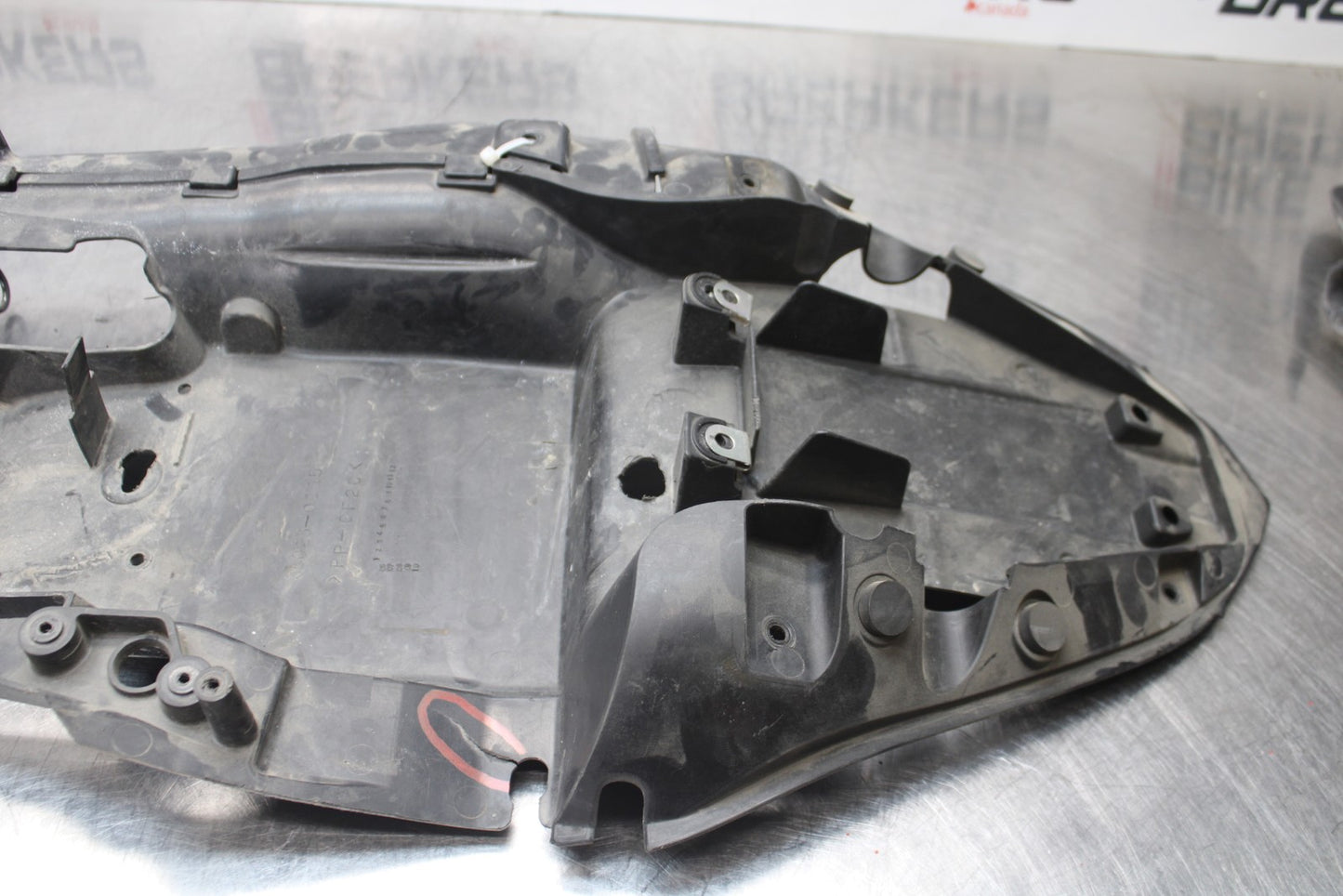 07-08 KAWASAKI NINJA ZX6R REAR BACK TAIL UNDERTAIL BATTERY TRAY PLASTIC BB203
