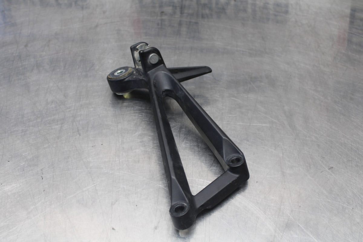 17-18 YAMAHA YZF R3 RIGHT REAR BACK PASSENGER PEG BB788