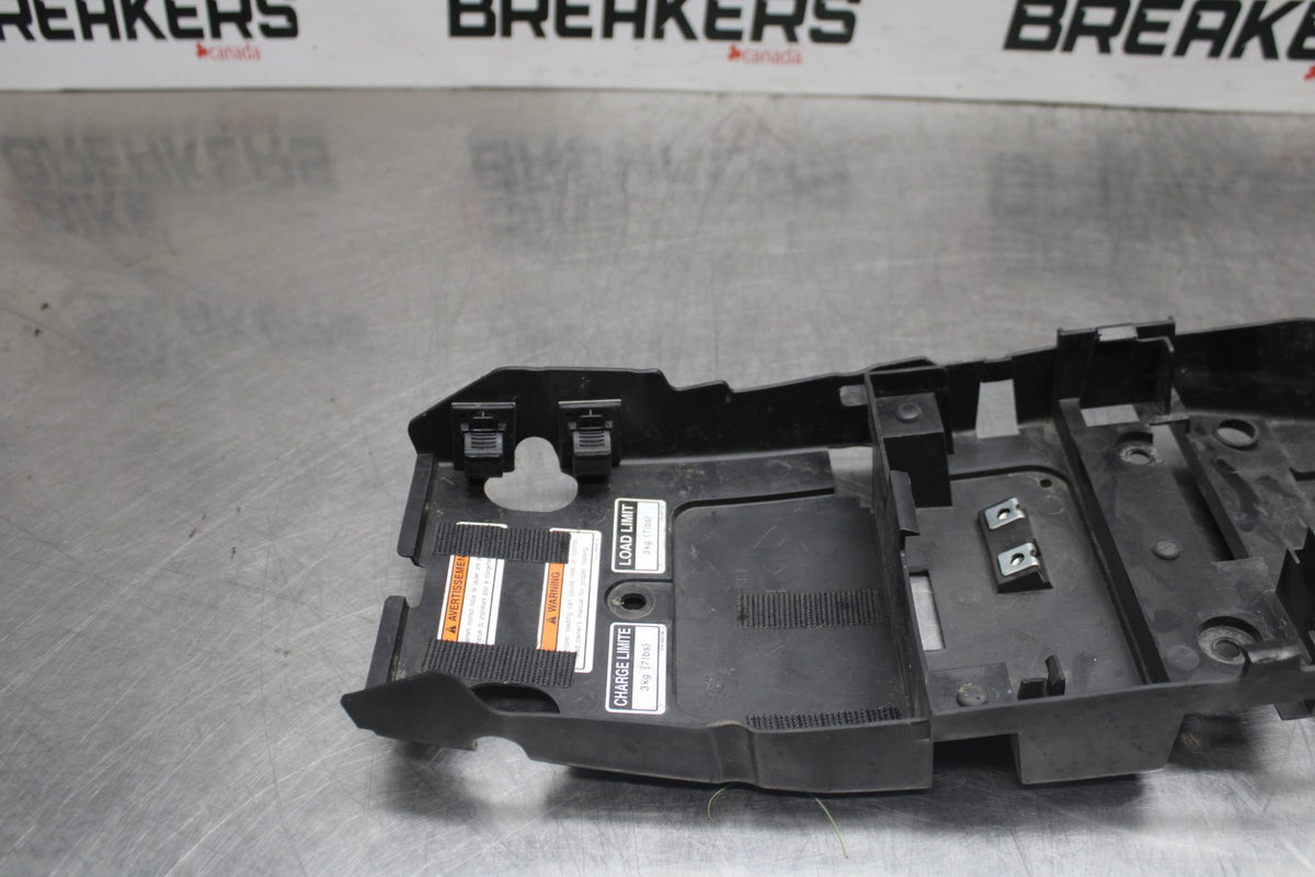 08-16 YAMAHA YZF R6 REAR BACK TAIL UNDERTAIL BATTERY TRAY PLASTIC BB929
