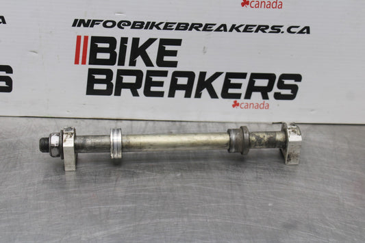 15 TRIUMPH TIGER 800 REAR AXLE BACK WHEEL RIM PIVOT BOLT AXEL BB873