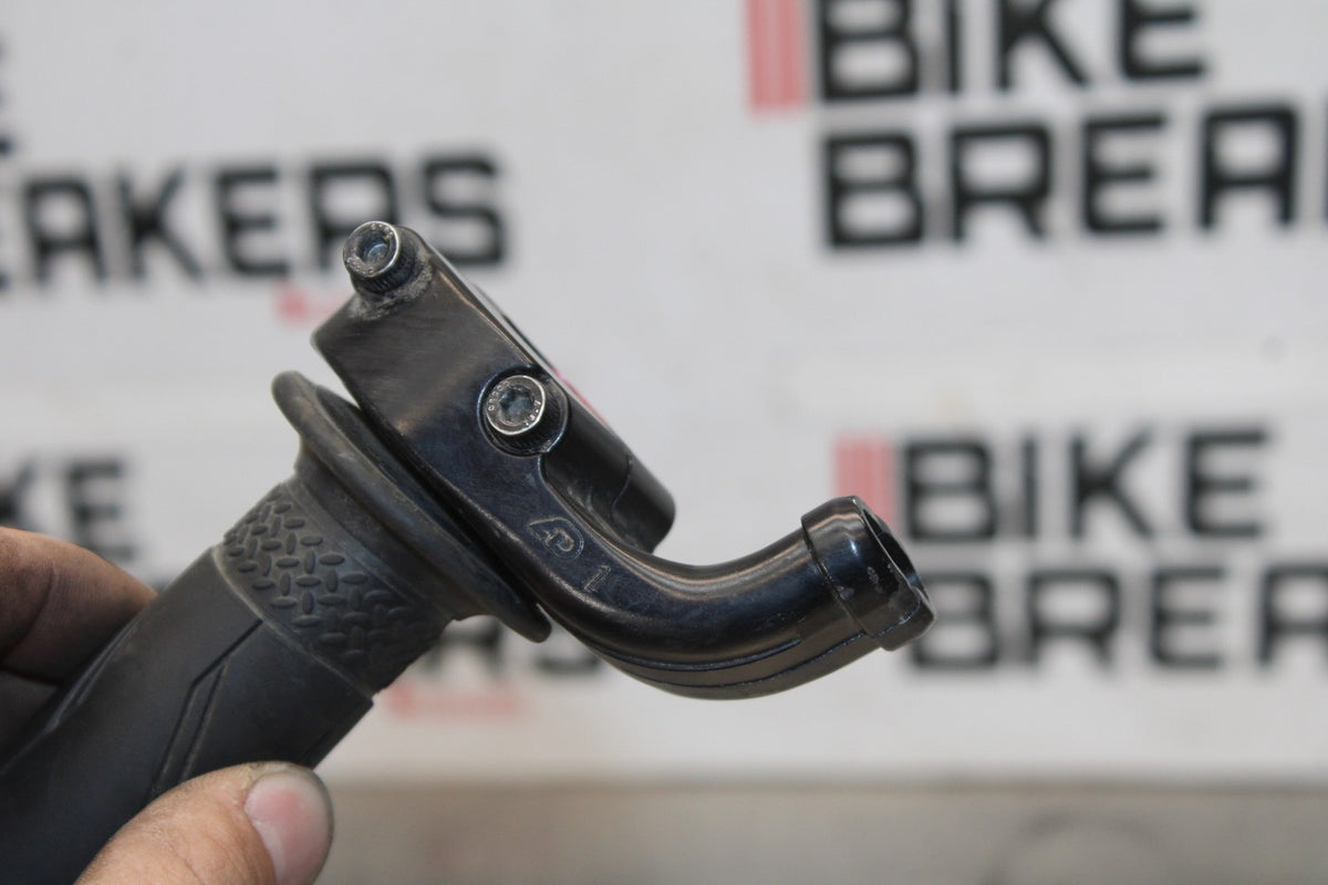 17 YAMAHA YZF R6 THROTTLE CABLE LINE HOUSING GUIDE BB922