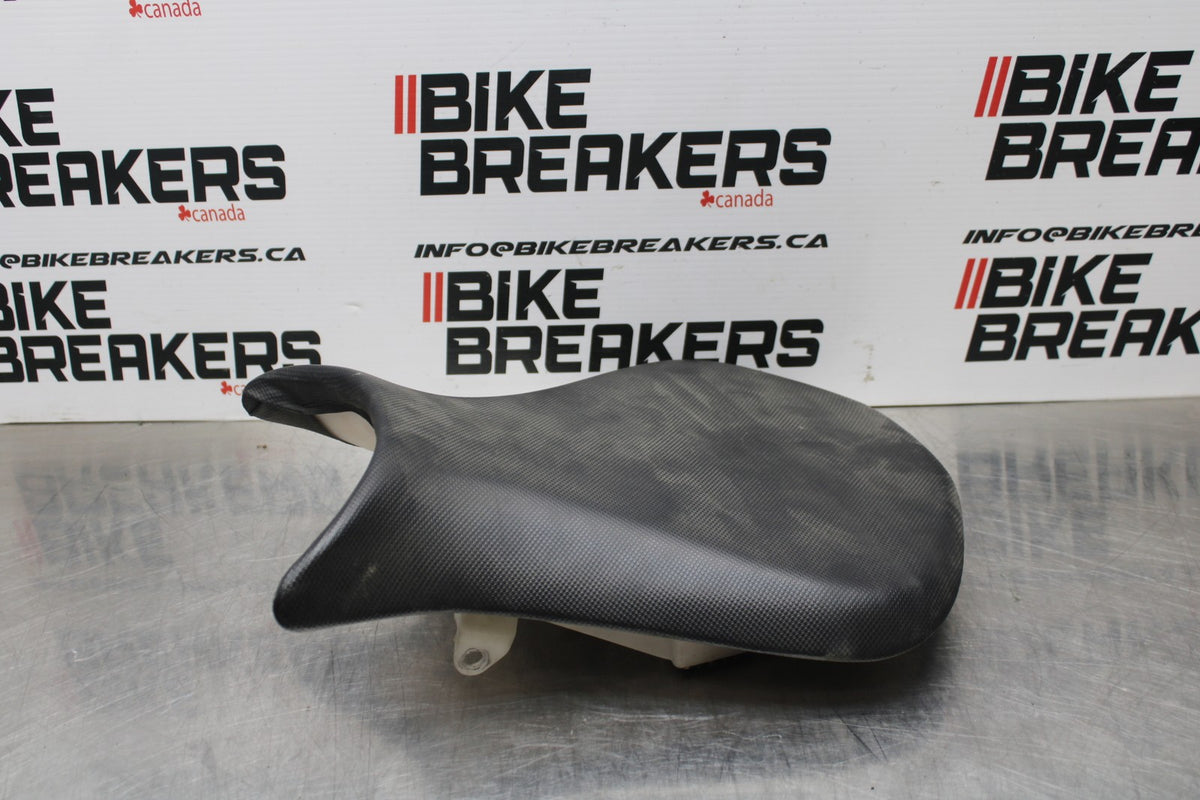 07-08 KAWASAKI NINJA ZX6R FRONT DRIVERS SEAT PAD SADDLE PILLION BB199