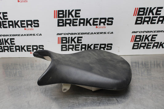 07-08 KAWASAKI NINJA ZX6R FRONT DRIVERS SEAT PAD SADDLE PILLION BB199