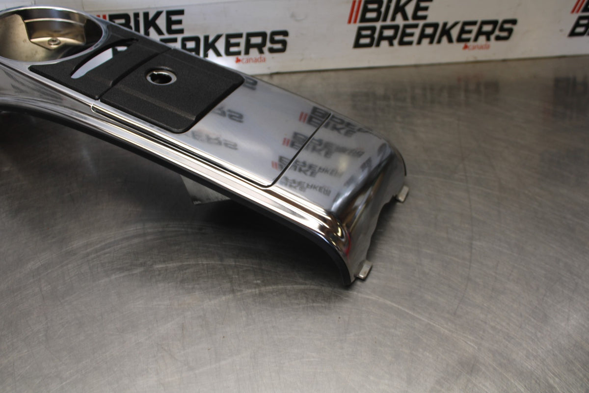 05-09 SUZUKI BOULEVARD C90 GAS TANK CAP COVER TRIM PANELCOWL FAIRING BB918