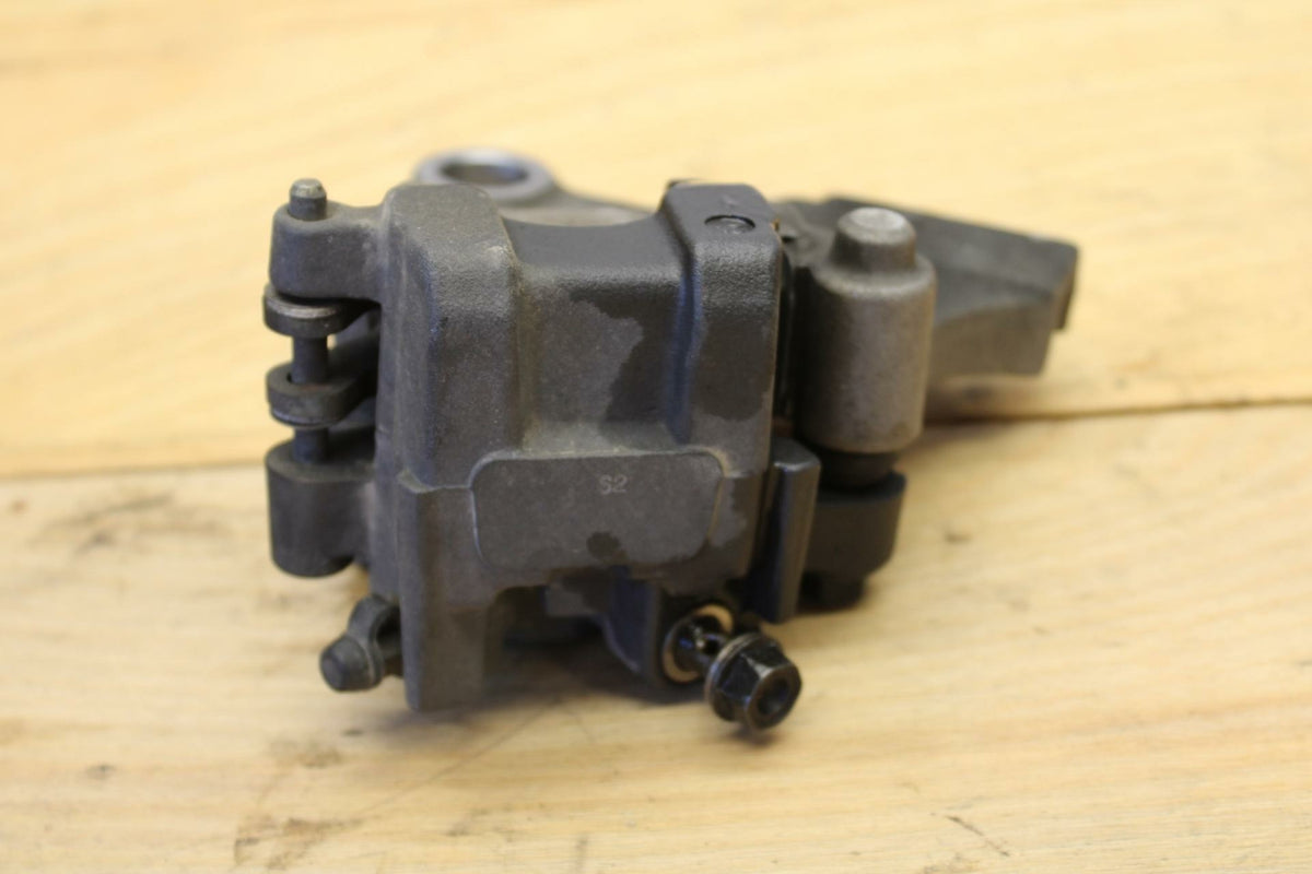 01-06 HONDA CBR600F4I REAR BACK BRAKE CALIPER W MOUNT BRACKET BB314
