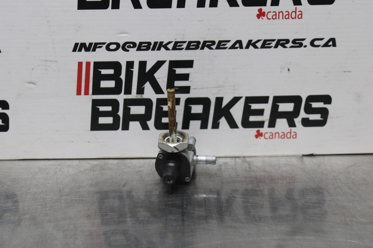 07 HONDA VTX1300R GAS TANK FUEL PETCOCK BB825