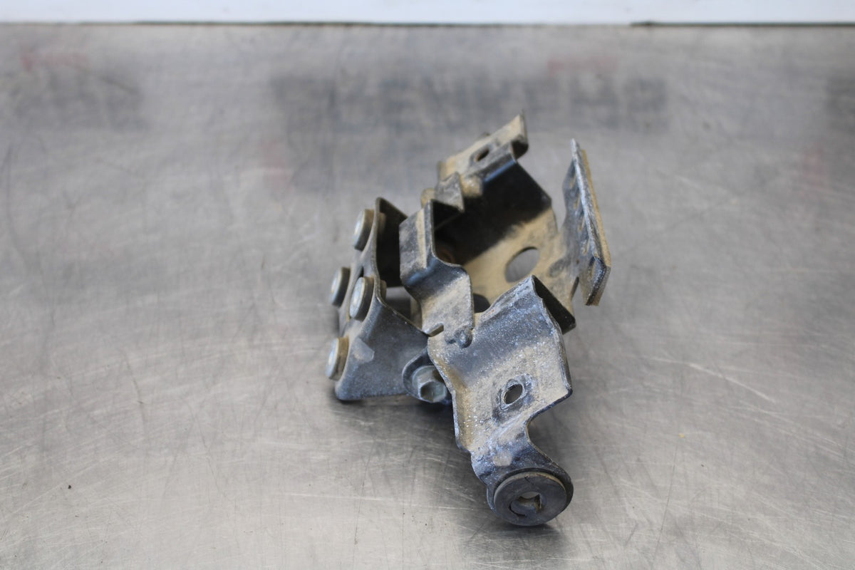 97-00 SUZUKI GSXR600 SRAD GAS TANK FUEL PETROL RESERVOIR BRACKET MOUNT BB921