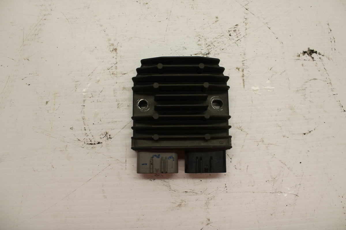 99 YAMAHA YZF R6 RECTIFIER VOLTAGE REGULATOR 4JH-81960-01-00 BB246