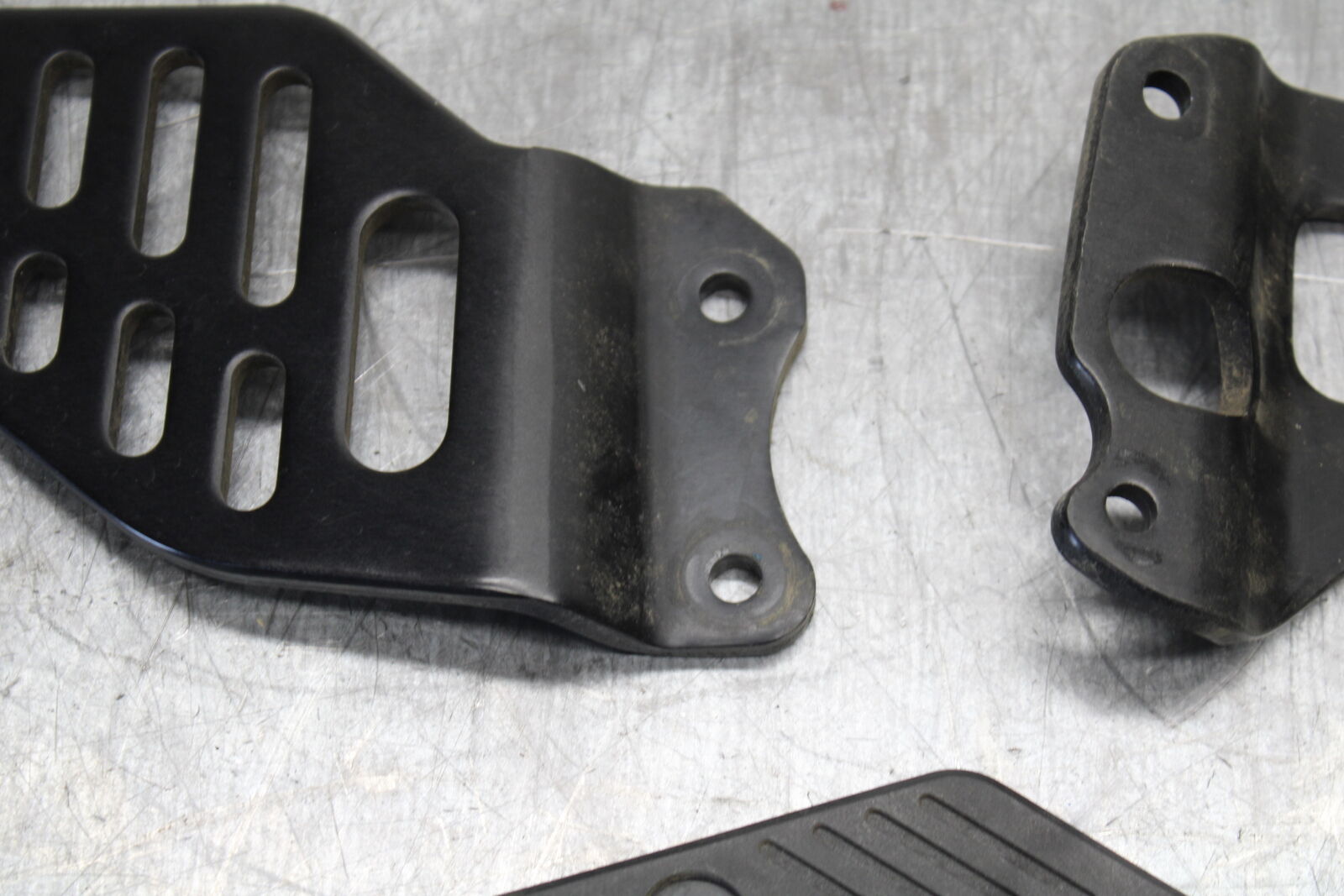 08-16 YAMAHA YZF R6 RIGHT & LEFT REARSET REAR SET HEEL GUARD COVER BB436