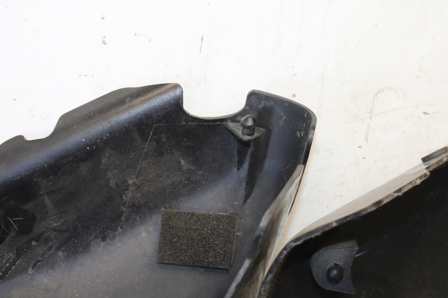 04 SUZUKI INTRUDER 800 SIDE COVER PANEL COWL FAIRING BB758