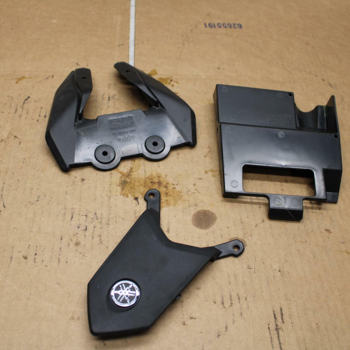 19-21 YAMAHA YZF R3 TAIL PEICES BB378 