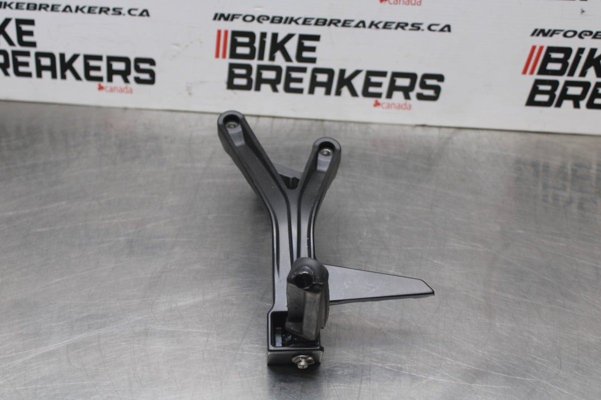17-21 KTM RC 390 RIGHT REAR BACK PASSENGER PEG BB442