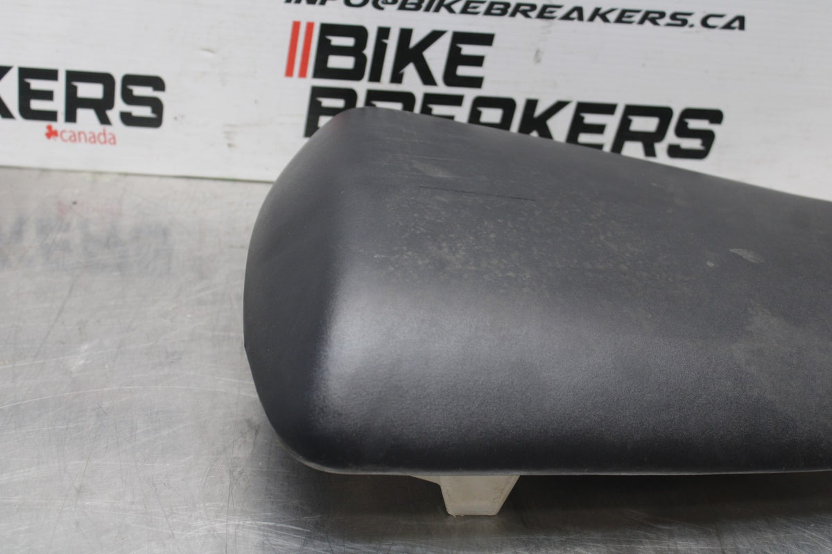 98 KAWASAKI NINJA ZX6 REAR BACK PASSENGER TANDEM SEAT PAD SADDLE PILLION BB870