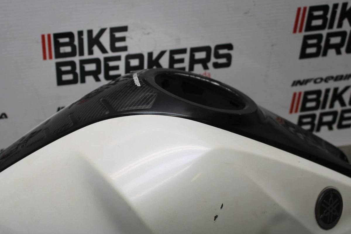 17-18 YAMAHA YZF R3 GAS TANK FUEL CELL COVER FAIRING COWL BB813
