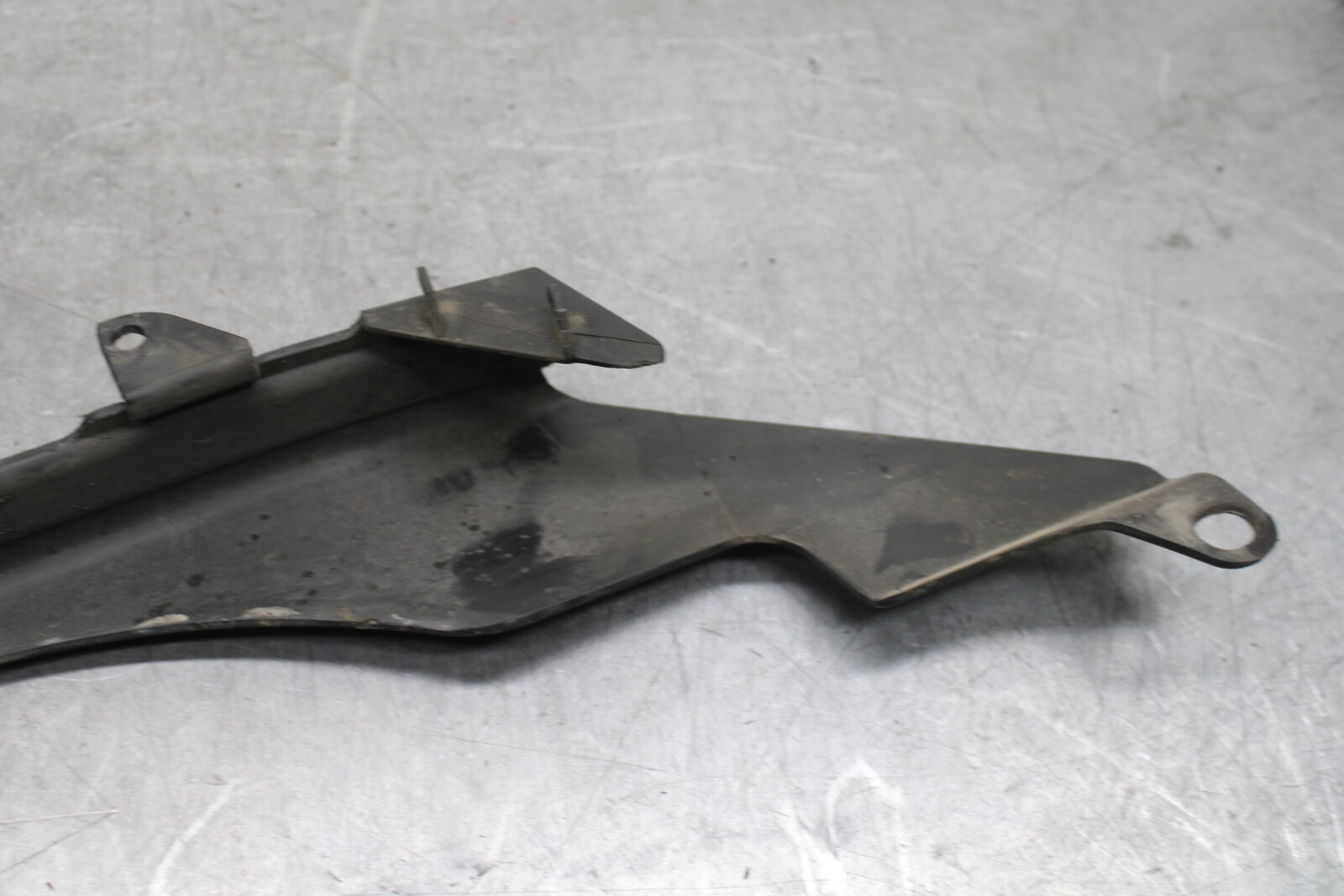 07-08 YAMAHA YZF R1 REAR BACK DRIVE CHAIN GUARD COVER SHIELD BB724
